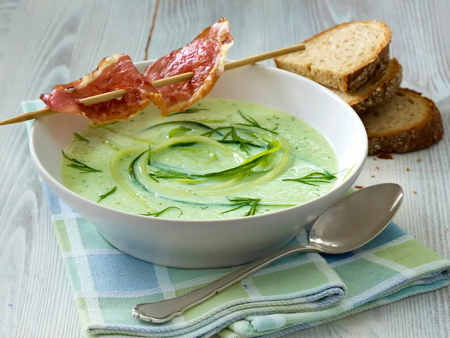 Gurkenkaltschale mit Tiroler Speck Rezept Gurkenkaltschale mit Tiroler Speck Rezept