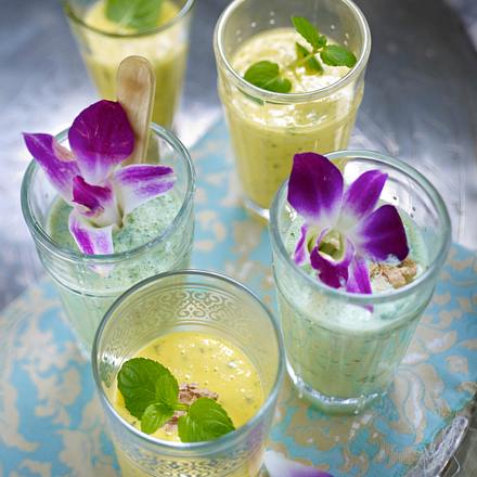 Gurkenlassi mit Hafermilch, Joghurt und Dinkelflakes Rezept Gurkenlassi mit Hafermilch, Joghurt und Dinkelflakes Rezept