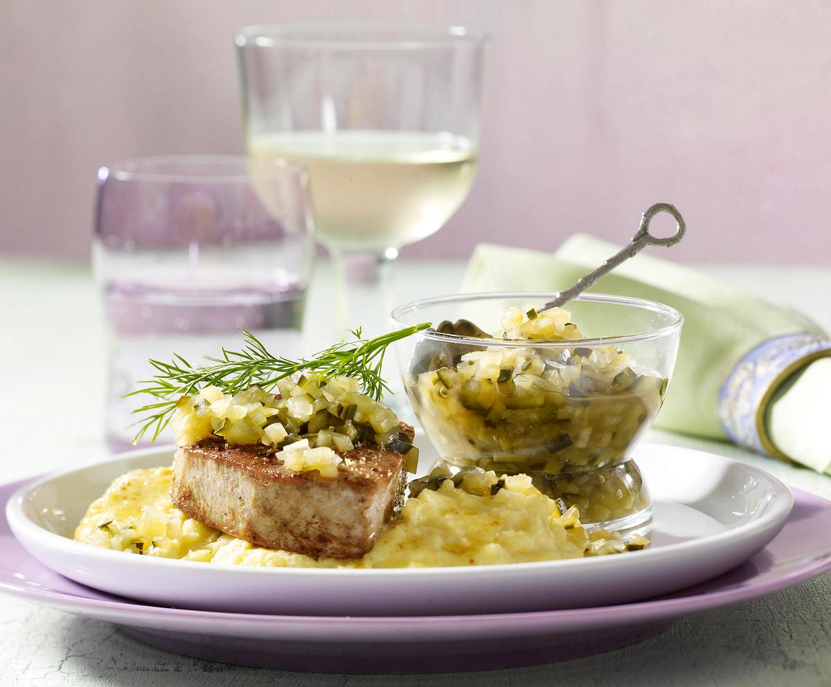 Gurkenrelish mit Thunfischsteak und Polenta Rezept