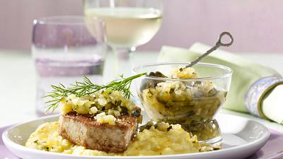 Gurkenrelish mit Thunfischsteak und Polenta Rezept - Foto: House of Food / Bauer Food Experts KG