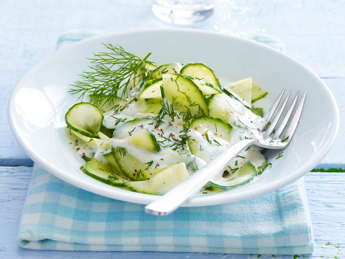 Gurkensalat mit Schmand und Dill