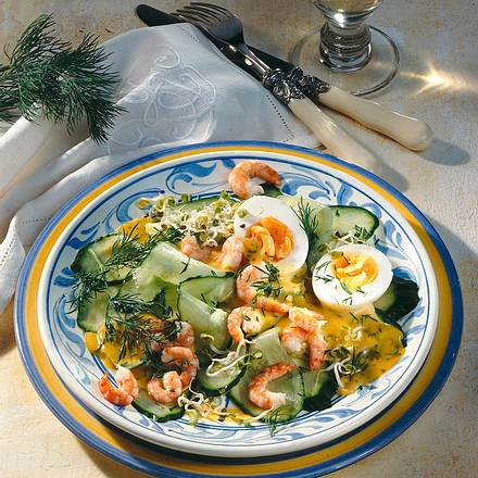 Gurkensalat mit Dill-Senfsoße Rezept Gurkensalat mit Dill-Senfsoße Rezept