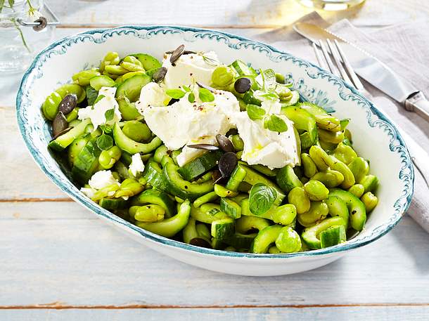 Gurkensalat mit Kürbiskernöl, Bohnen und Schafskäse Rezept Gurkensalat mit Kürbiskernöl, Bohnen und Schafskäse Rezept