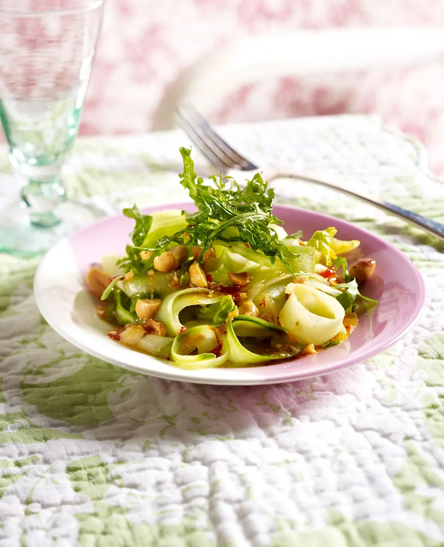 Gurkensalat mit Sambal-Vinaigrette Rezept Gurkensalat mit Sambal-Vinaigrette Rezept