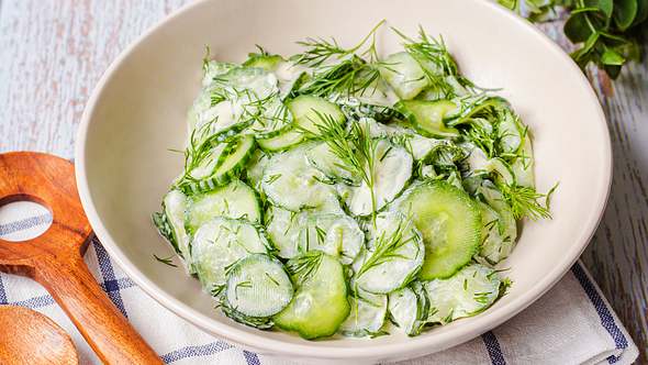 Gurkensalat mit saurer Sahne - Foto: ShowHeroes