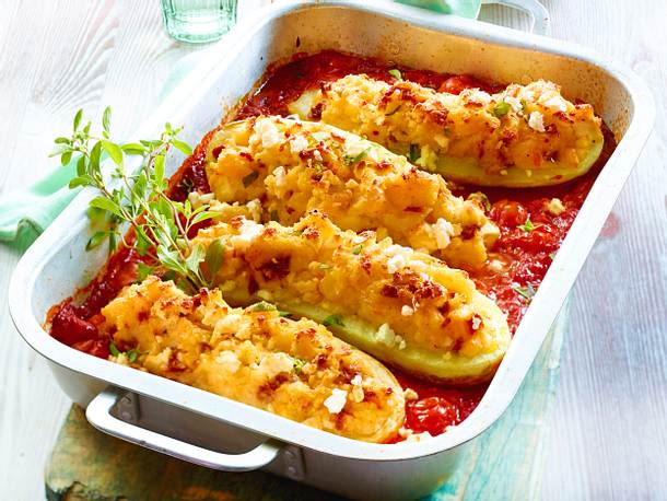 Gurkenschiffchen auf Feta-Tomatensoße Rezept