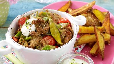 Gyros-Pfanne zu Pommes Rezept - Foto: LECKER @ Bauer Media Group