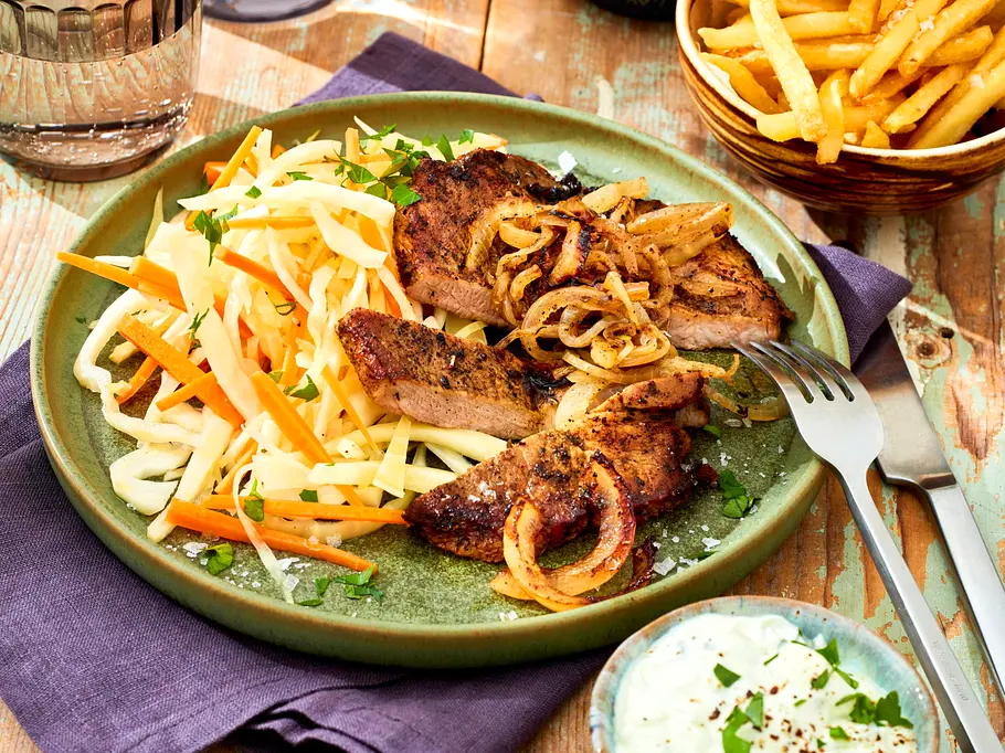 Gyros-Steaks auf warmem Weißkraut Rezept Gyros-Steaks auf warmem Weißkraut Rezept