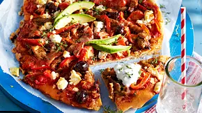 Gyrospizza mit Tsatsiki Rezept - Foto: LECKER @ Bauer Media Group