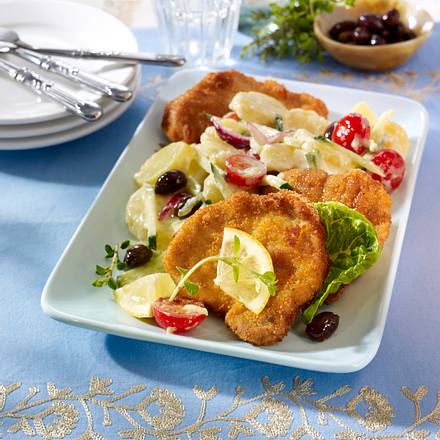 Gyrosschnitzel auf Tsatsiki-Kartoffelsalat Rezept Gyrosschnitzel auf Tsatsiki-Kartoffelsalat Rezept