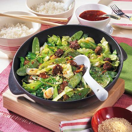 Hack-Gemüse-Pfanne mit Sesam Rezept Hack-Gemüse-Pfanne mit Sesam Rezept