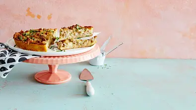 Hack-Gemüse-Kuchen mit Blumenkohlboden Rezept - Foto: LECKER @ Bauer Media Group