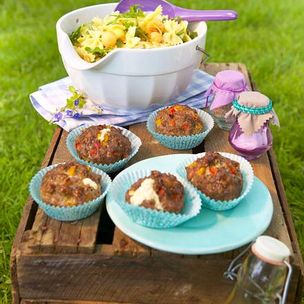 Hack-Muffins mit Schafskäse Rezept