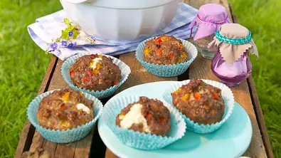Hack-Muffins mit Schafskäse Rezept - Foto: LECKER @ Bauer Media Group