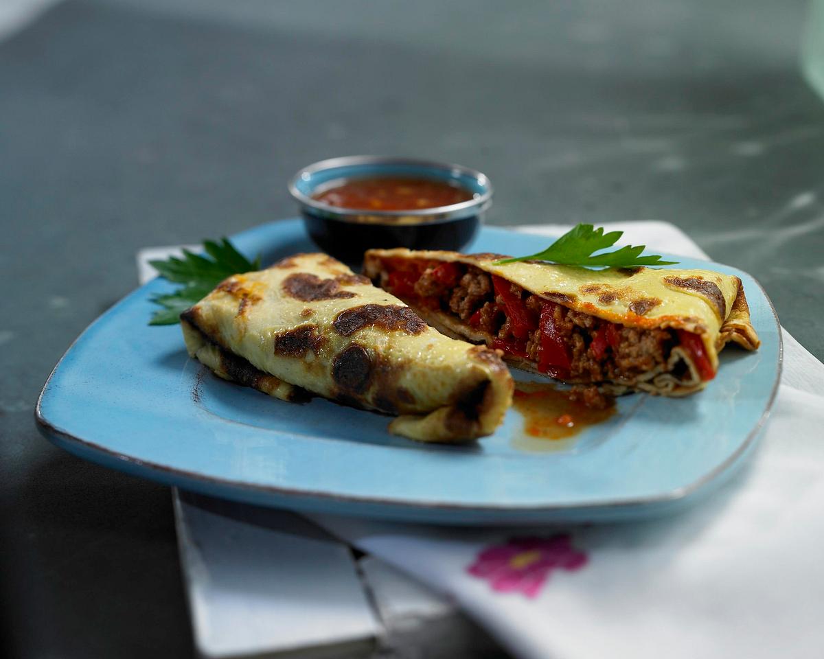 Hack-Omelette mit Chilisoße Rezept