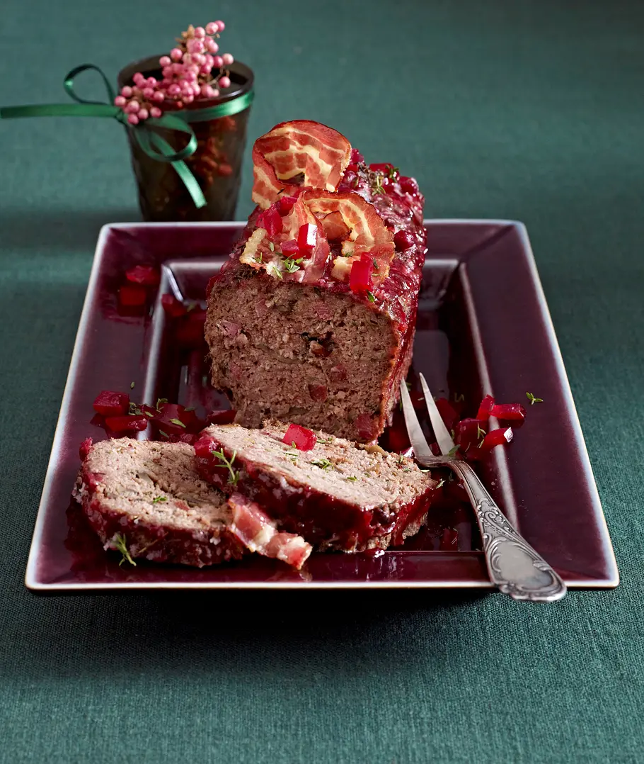 Hack-Pilz-Terrine mit Preiselbeergelee Rezept