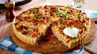 Hack-Quiche mit Spitzkohl und Möhren - Foto: LECKER @ Bauer Media Group Hack-Quiche mit Spitzkohl und Möhren - Foto: LECKER @ Bauer Media Group