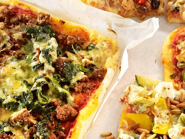 Hack-Spinat-Pizza mit Mozzarella Rezept Hack-Spinat-Pizza mit Mozzarella Rezept