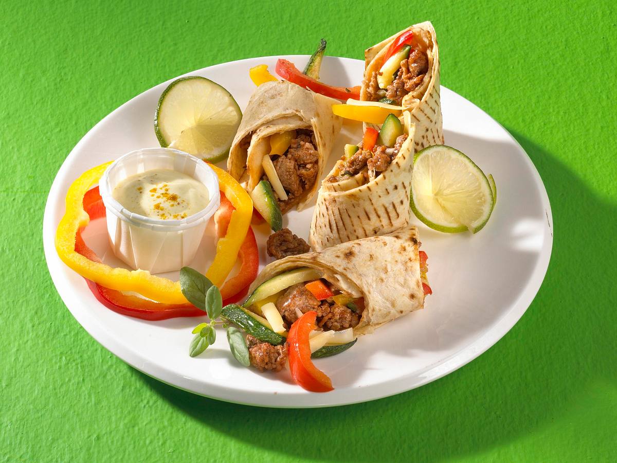 Hack-Zucchini-Wrap mit Currydip Rezept