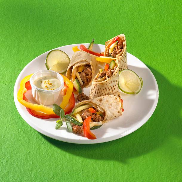 Hack-Zucchini-Wrap mit Currydip Rezept Hack-Zucchini-Wrap mit Currydip Rezept