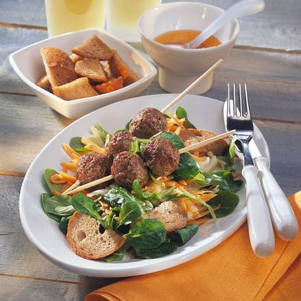 Hackbällchen auf Feldsalat Rezept Hackbällchen auf Feldsalat Rezept