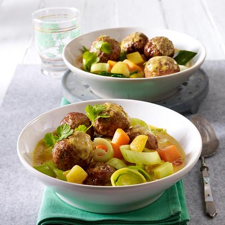 Hackbällchen-Curry mit Porree und Kürbis Rezept Hackbällchen-Curry mit Porree und Kürbis Rezept