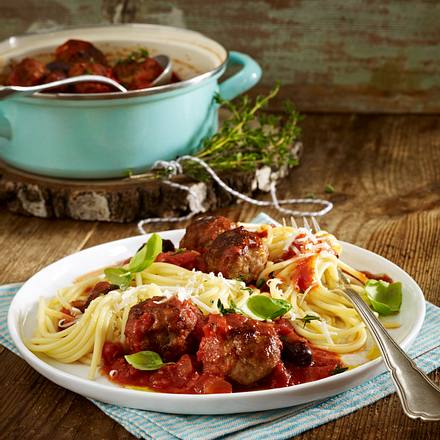 Hackbällchen in feuriger Tomatensoße zu Spaghetti Rezept