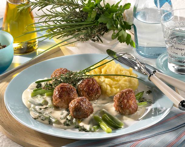 Hackbällchen in Kräuter-Sahnesoße Rezept Hackbällchen in Kräuter-Sahnesoße Rezept