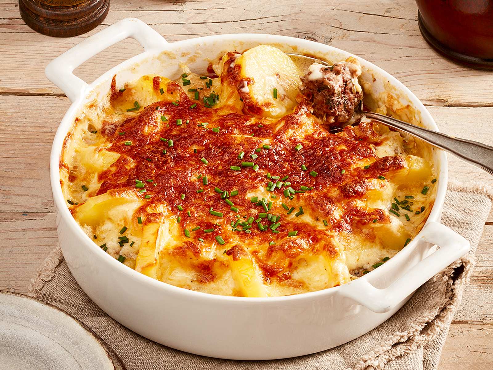 Hackbällchen-Auflauf mit Kartoffeln Rezept | LECKER