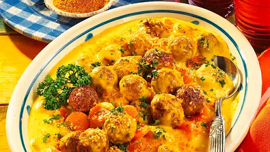 Hackbällchen in Curry-Soße Rezept - Foto: LECKER @ Bauer Media Group