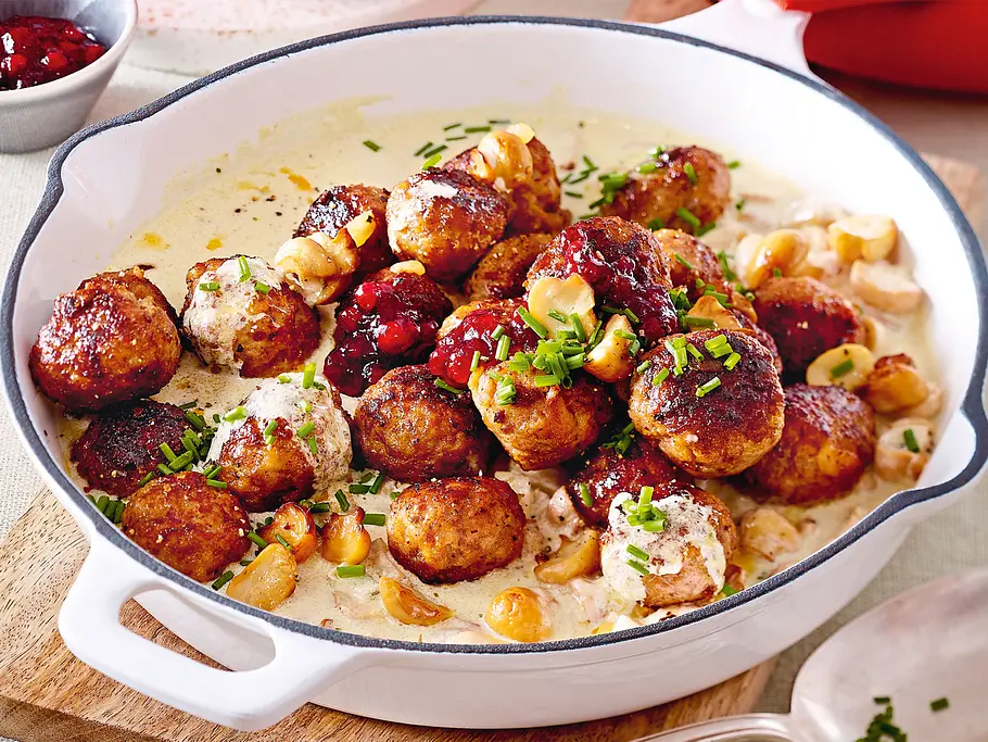 Hackbällchen in Pilz-Kräuterrahm Rezept Hackbällchen in Pilz-Kräuterrahm Rezept