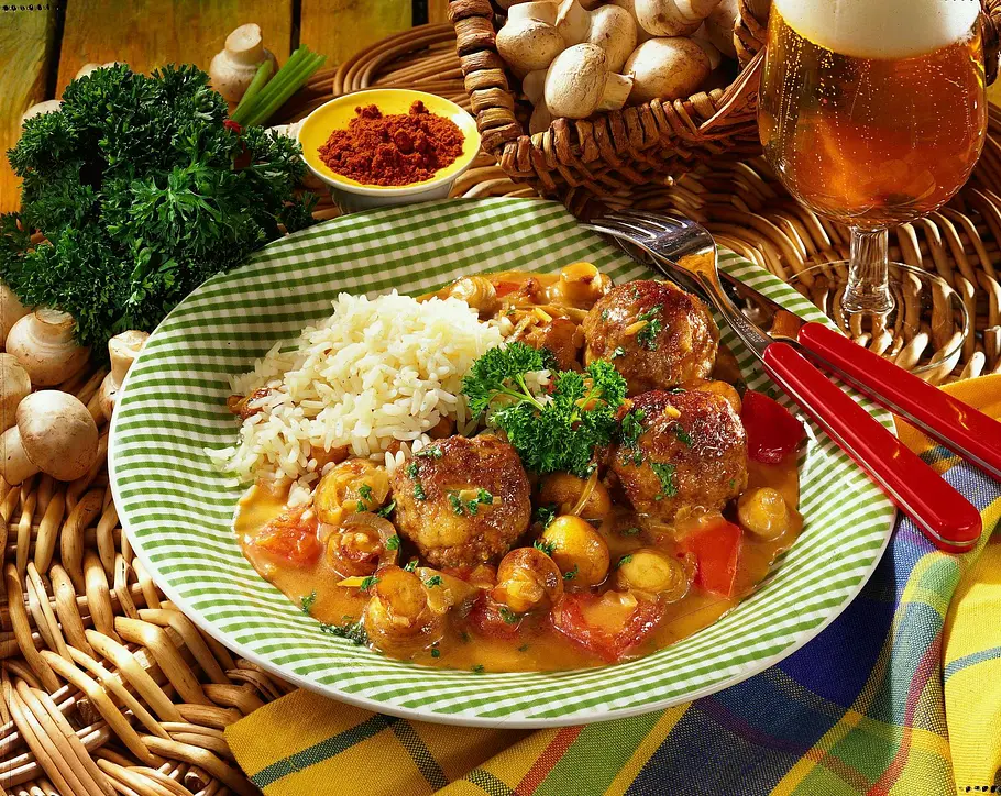Hackbällchen in Soße Jägerart Rezept