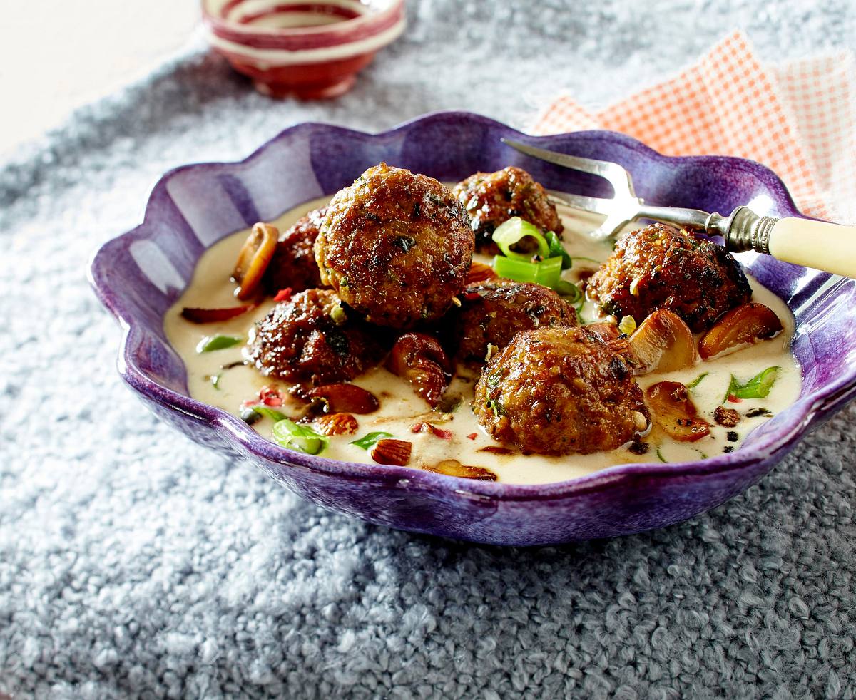 Hackbällchen in Tahin-Soße Rezept