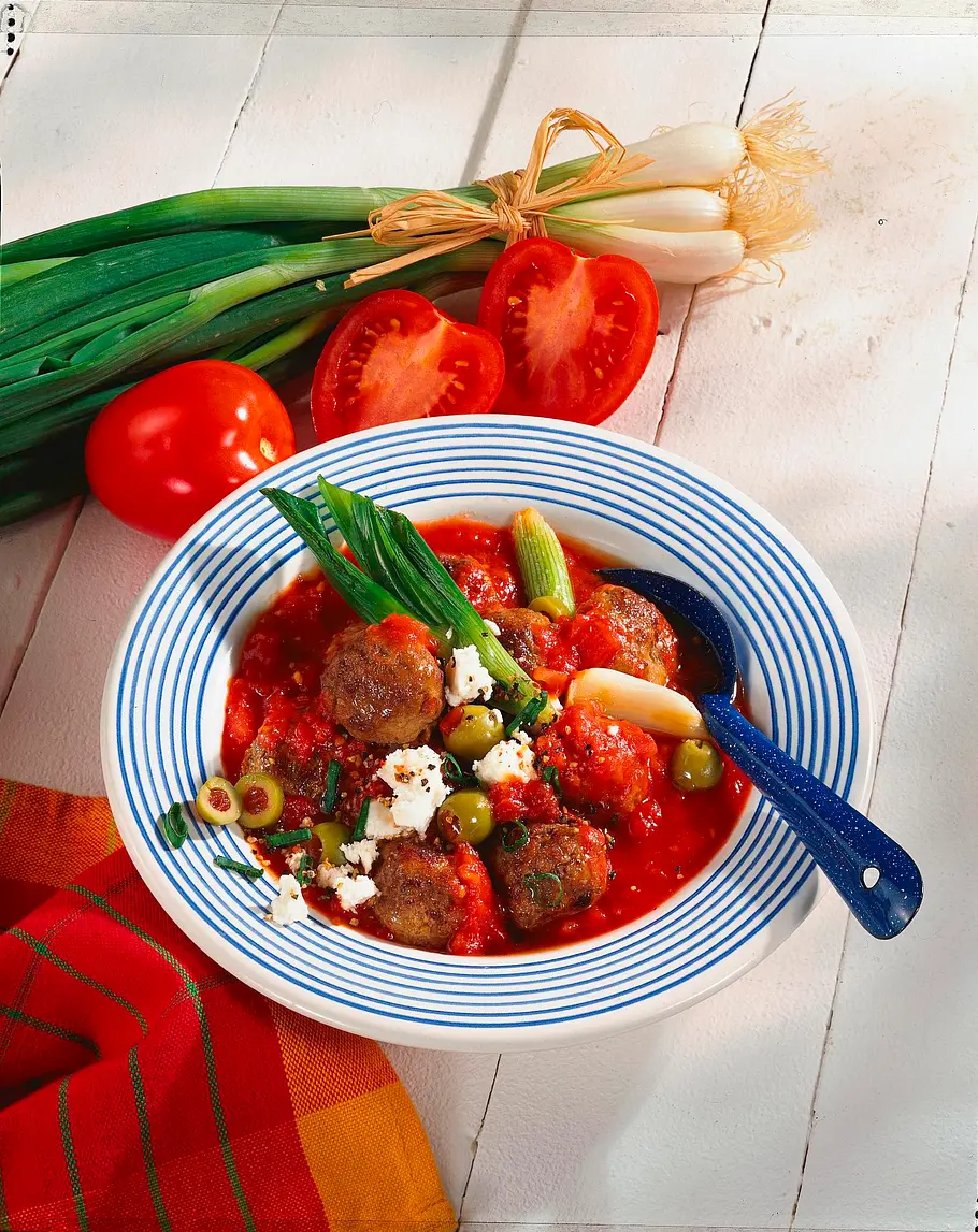 Hackbällchen in Tomaten-Schafskäse-Soße Rezept Hackbällchen in Tomaten-Schafskäse-Soße Rezept