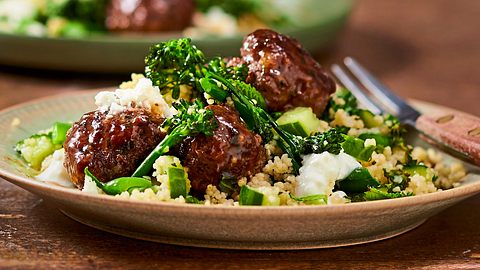 Hackbällchen mit Couscous-Salat Rezept - Foto: House of Food / Bauer Food Experts KG