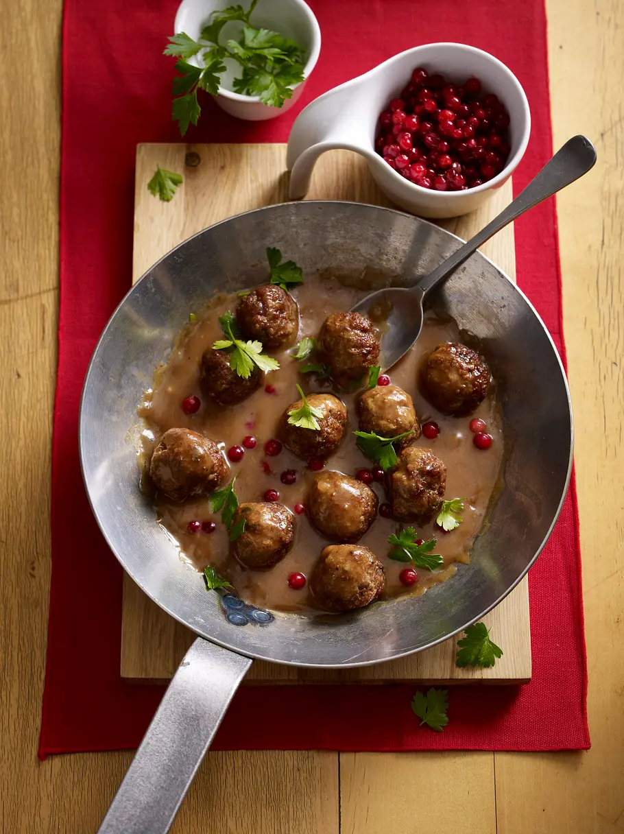 Hackbällchen mit Preiselbeersoße Rezept