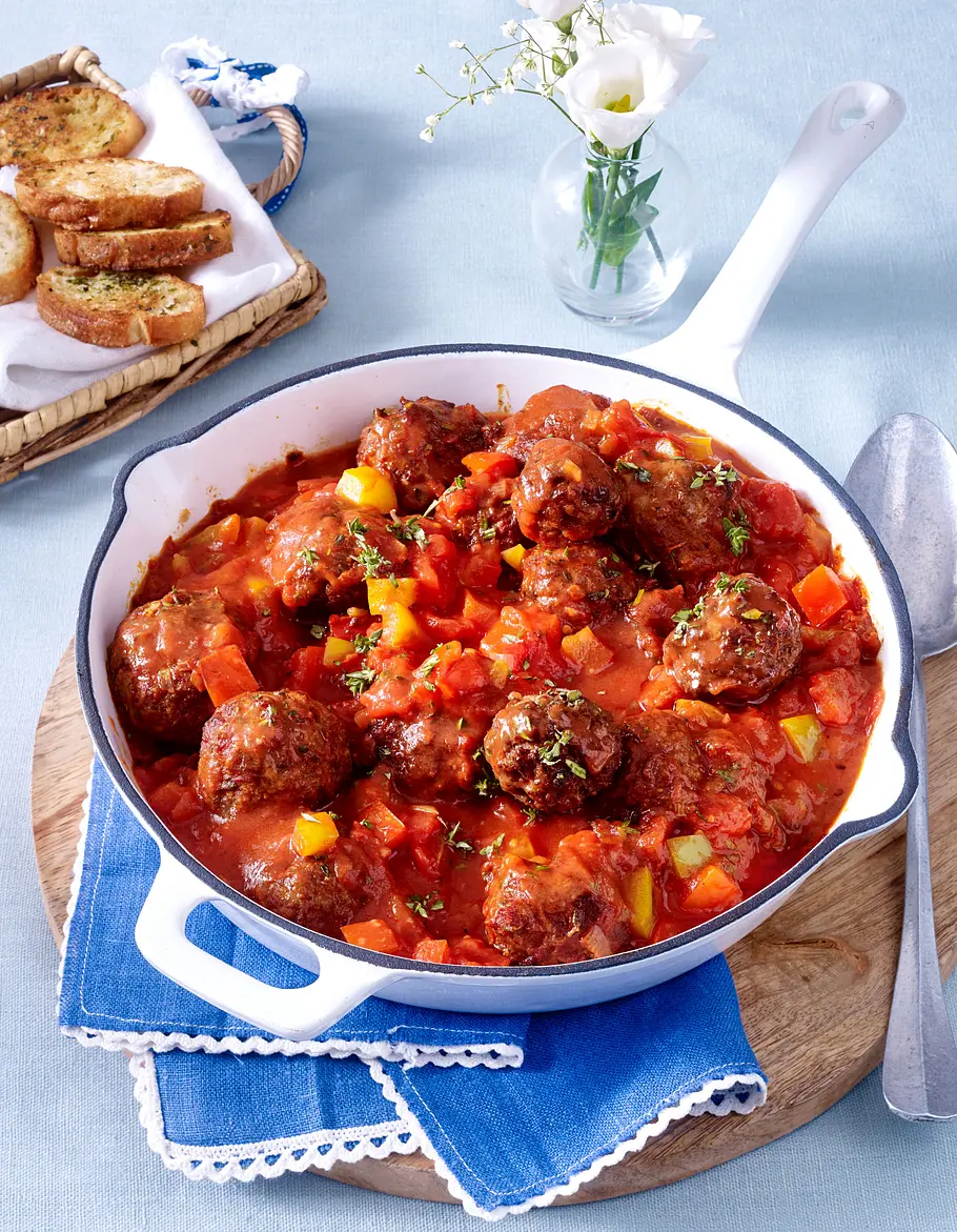 Hackbällchen-Paprika-Pfanne Rezept Hackbällchen-Paprika-Pfanne Rezept