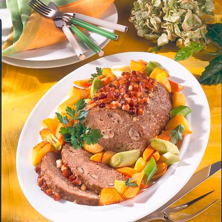 Hackbraten mit Champignons und Speckkruste Rezept