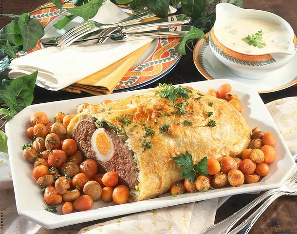 Hackbraten mit Ei Rezept
