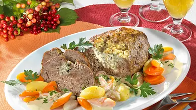 Hackbraten mit Füllung Rezept - Foto: LECKER @ Bauer Media Group