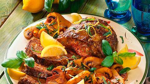 Hackbraten mit gebratenen Riesen-Champignons Rezept - Foto: Neckermann