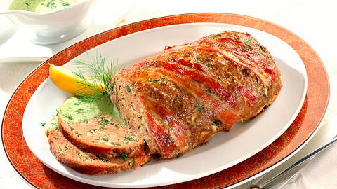 Hackbraten mit Gurke und Champignons in Dill-Sahne-Soße Rezept - Foto: Horn