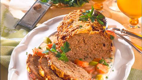 Hackbraten mit Käsekruste Rezept - Foto: Maass