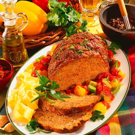 Hackbraten mit Paprikagemüse Rezept Hackbraten mit Paprikagemüse Rezept