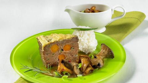 Hackbraten mit Pilzsoße Rezept - Foto: House of Food / Bauer Food Experts KG