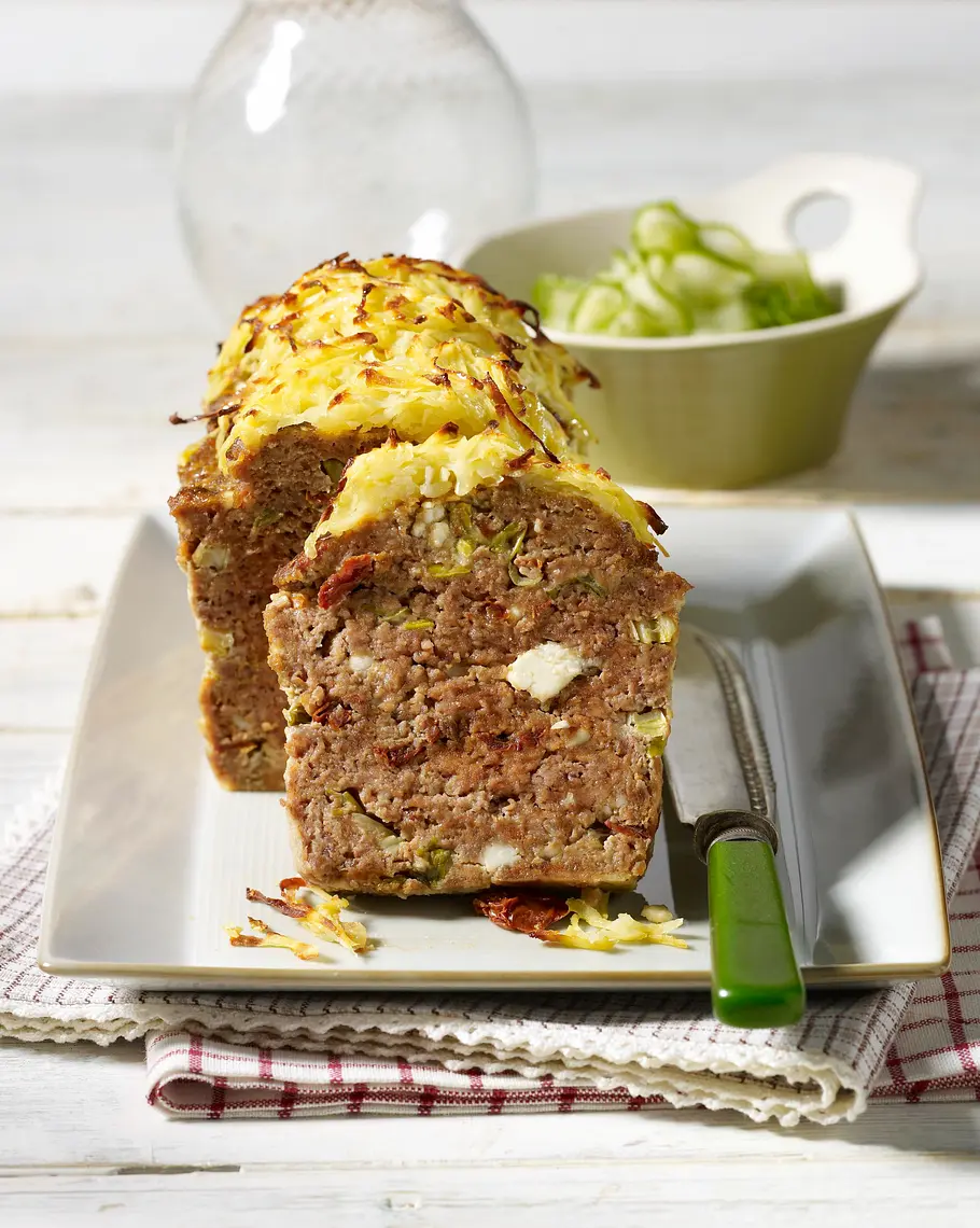 Hackbraten mit Schafskäsefüllung Rezept Hackbraten mit Schafskäsefüllung Rezept
