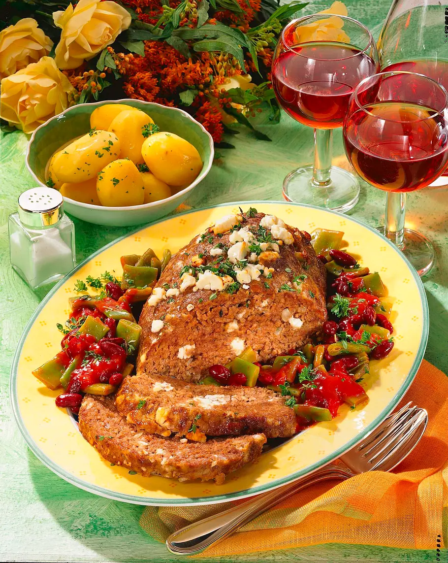 Hackbraten mit Schafskäsefüllung Rezept Hackbraten mit Schafskäsefüllung Rezept