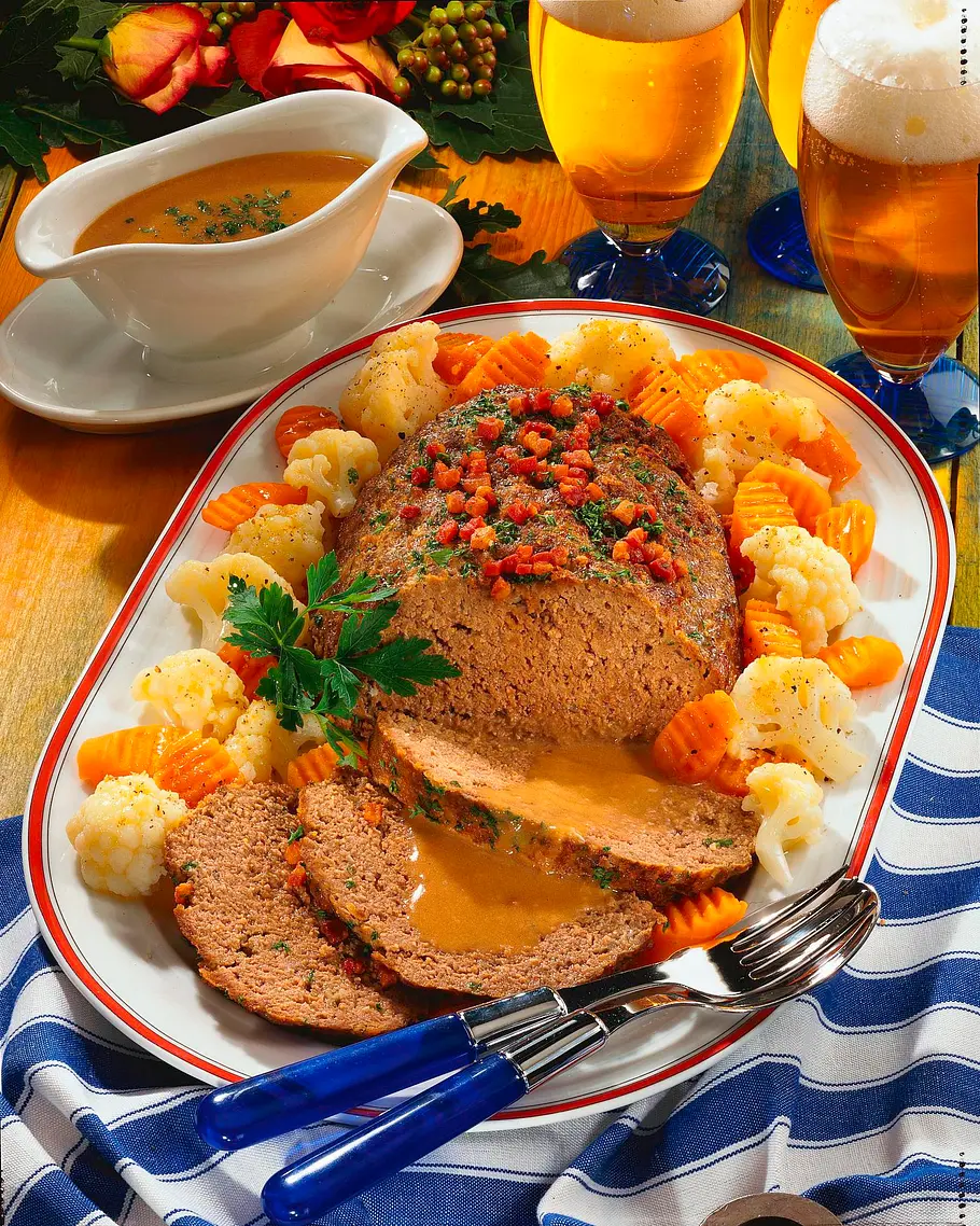 Hackbraten mit Speck-Kräuterkruste Rezept Hackbraten mit Speck-Kräuterkruste Rezept