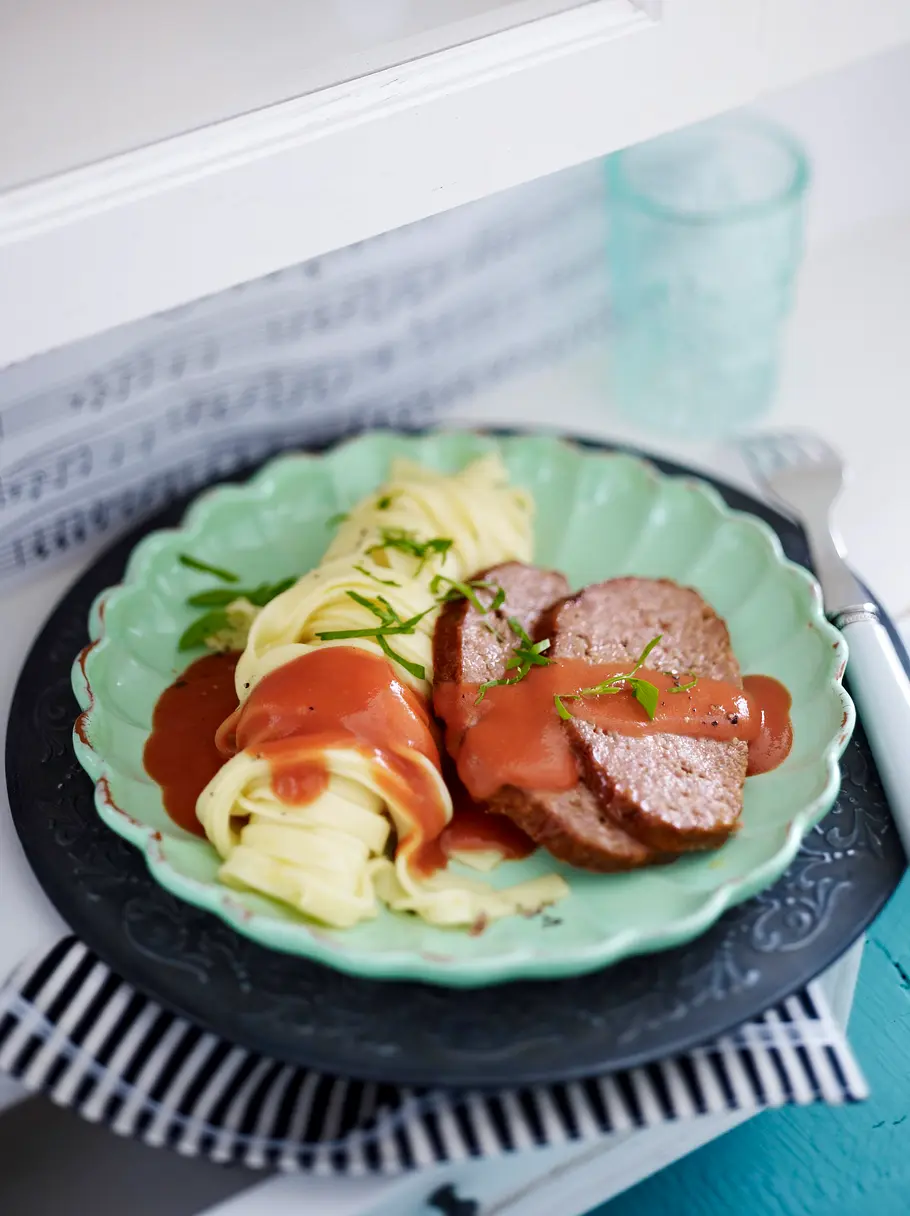 Hackbraten mit Tomatensoße Rezept Hackbraten mit Tomatensoße Rezept
