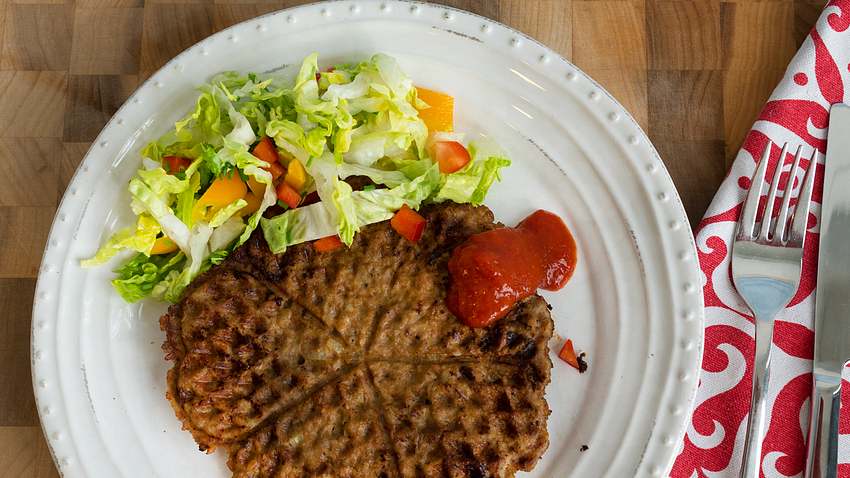 Hackfleisch aus dem Waffeleisen - Foto: lecker.de